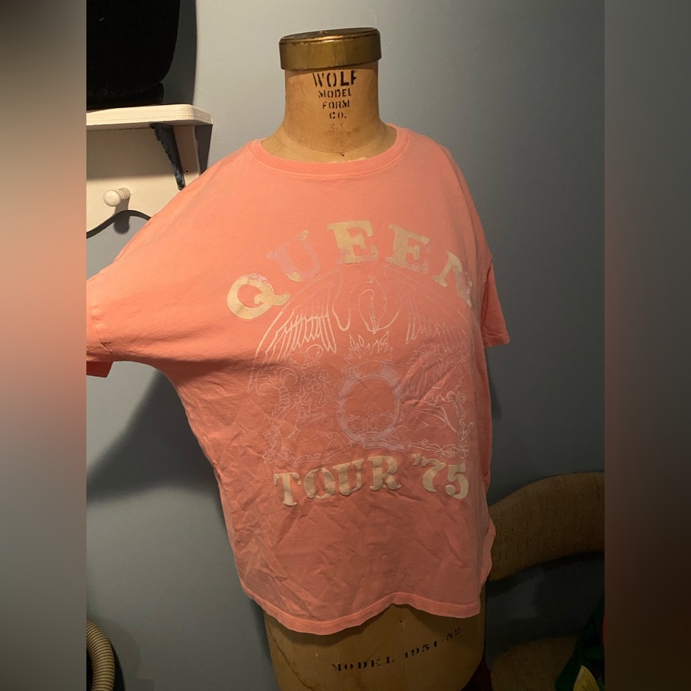 Women’s Pink Queen Tee